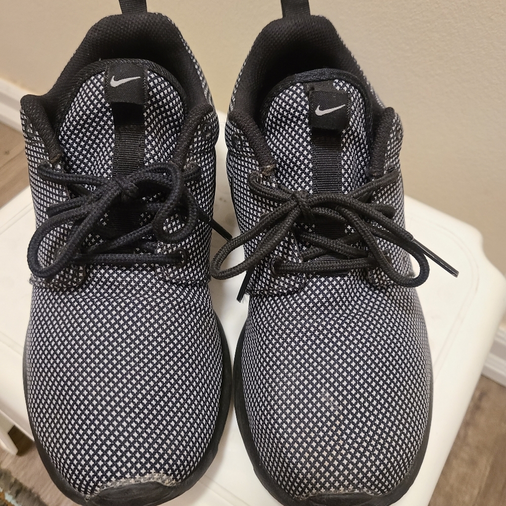 Nike roche shoes